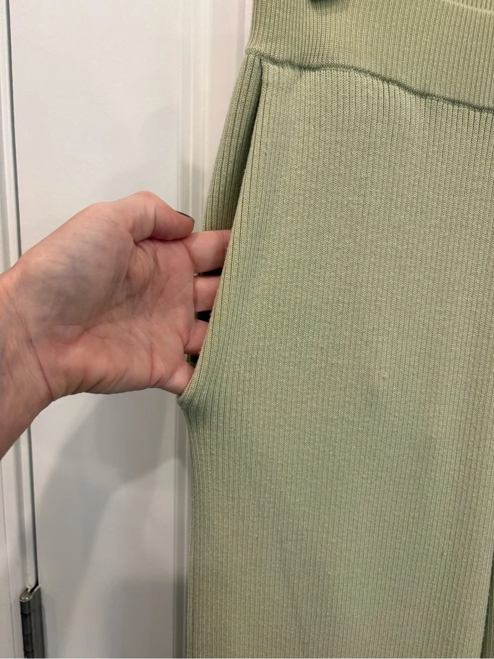ALO Yoga Wide-Leg Ribbed Knit Pants in Sage Green ( WAIST 13-19